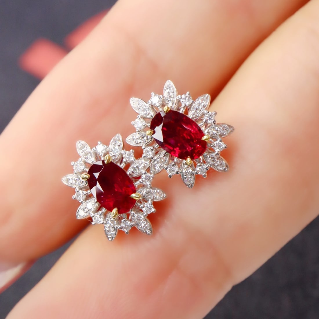 14k Gold 0.98 Ctw Vivid Red Natural Ruby & Diamond Earrings - 3