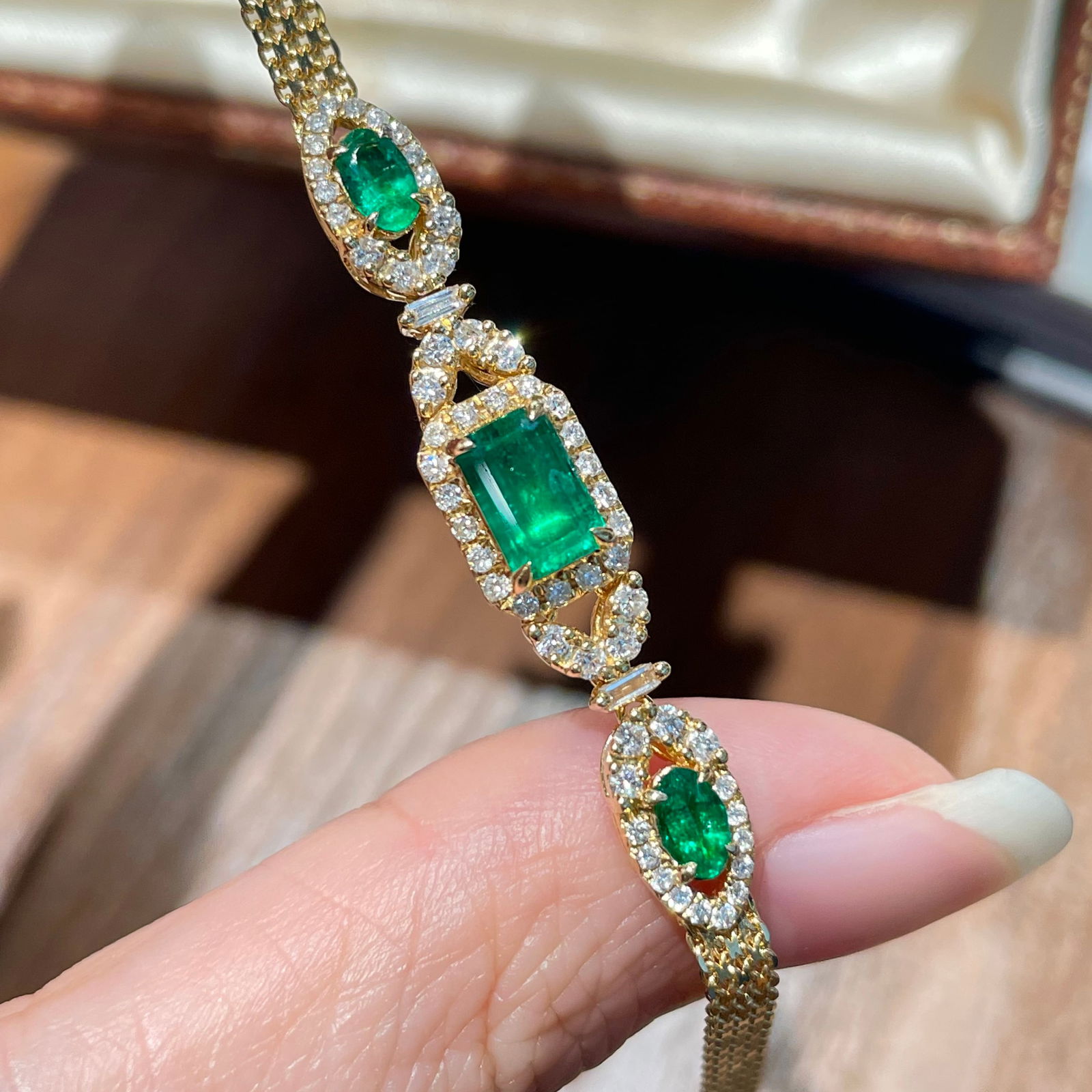 14k Gold 1.35 Ctw Natural Emerald & Emerald Bracelet - 4