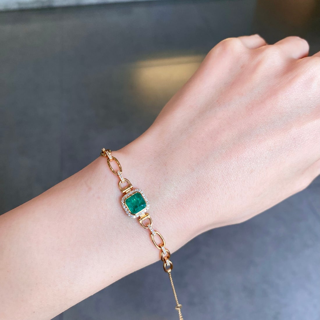 14k Gold 1.54 Ctw Vivid Green Natural Emerald & Diamond Bracelet - 2