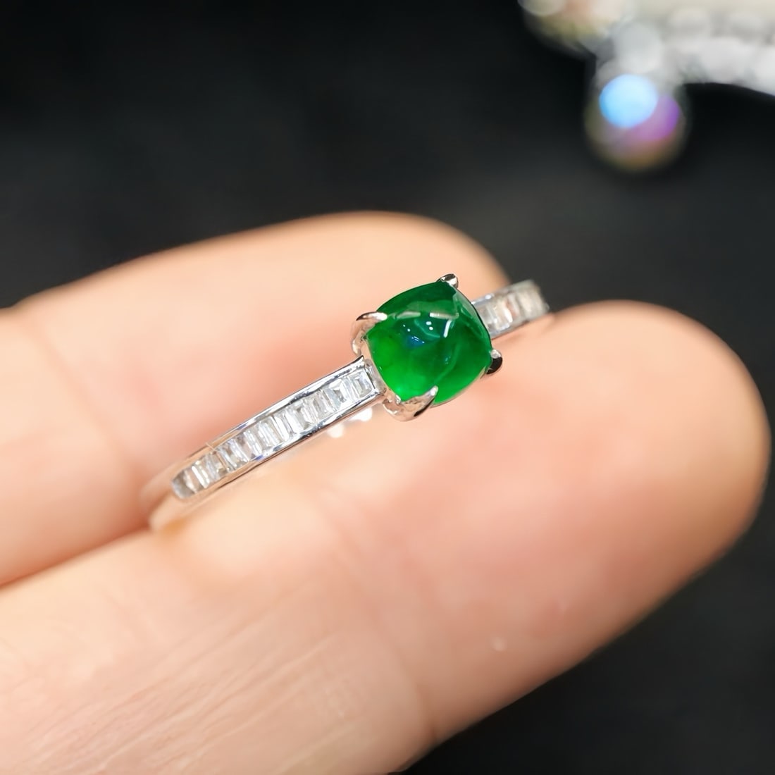 14k Gold 0.75 Ctw Vivid Green Natural Emerald & Diamond Ring - 2