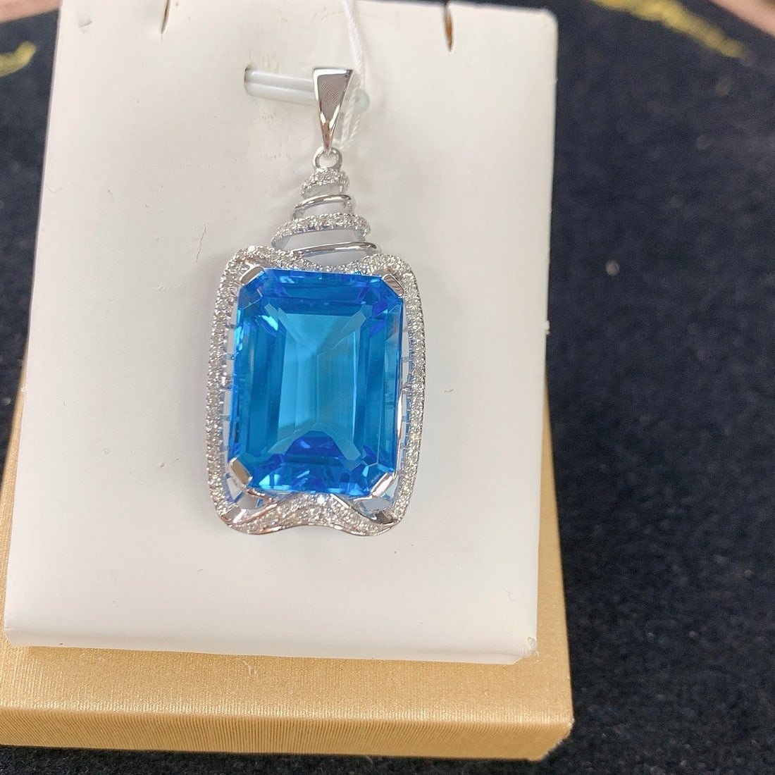 14k Gold 27.65 Ctw Natural Topaz & Diamond Pendant( Without Chain ) - 4