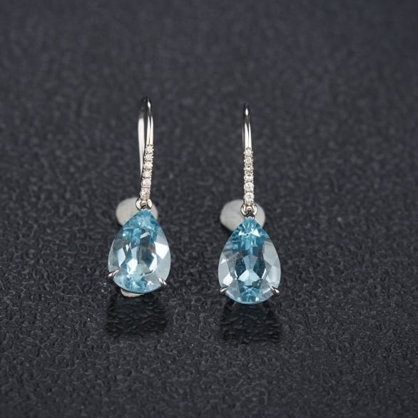 14k Gold 3.49 Ct Natural Aquamarine & Diamond Earrings: Ref:231122287 // gold content:14k gold // main gemstone:aquamarine // shape:pear // carat weight:3. 49ct // color:santa maria color // treatment:natural // // adjacent gemstone 2 : diamond // shape:ro