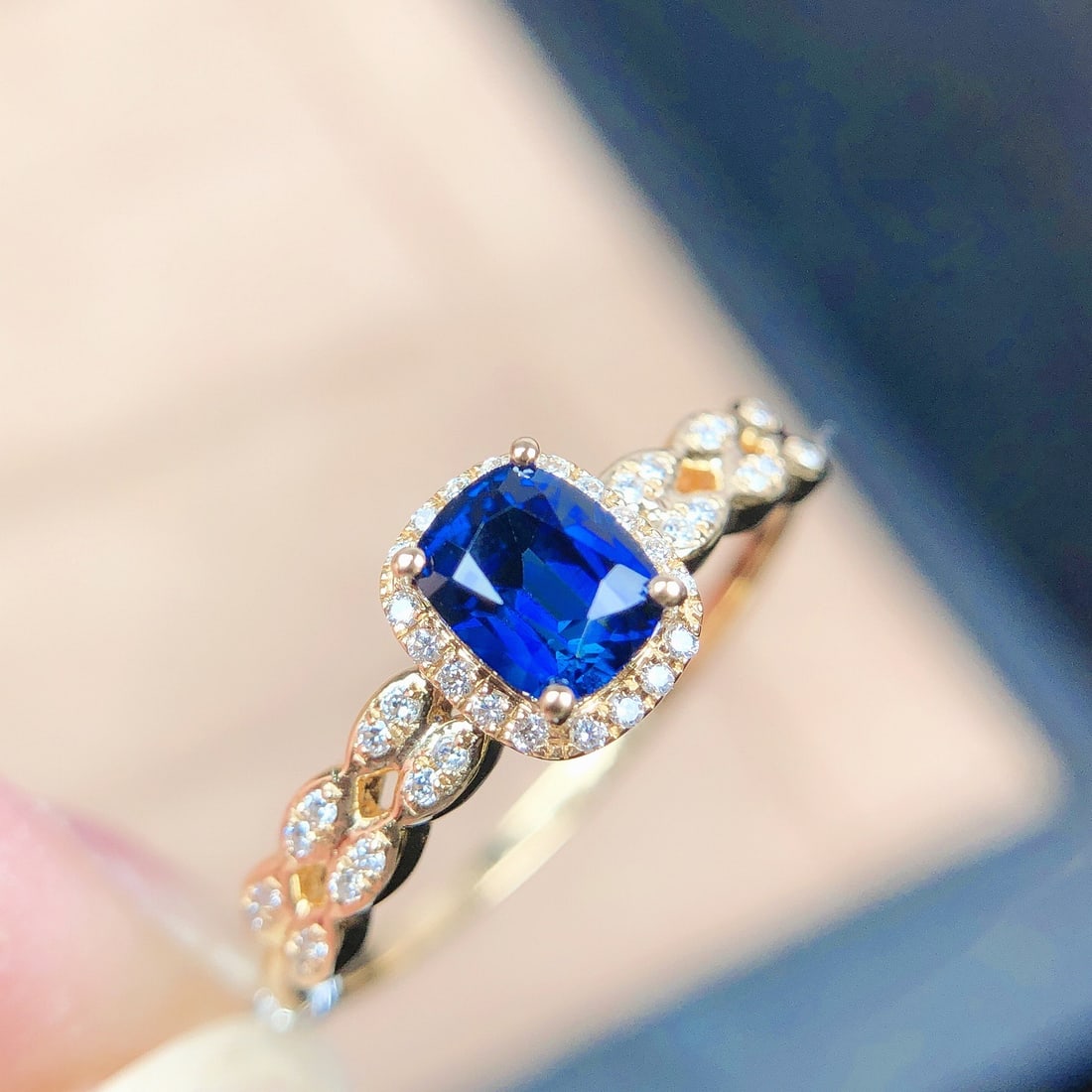 14k Gold 0.77 Ctw Natural Sapphire & Diamond Ring - 3