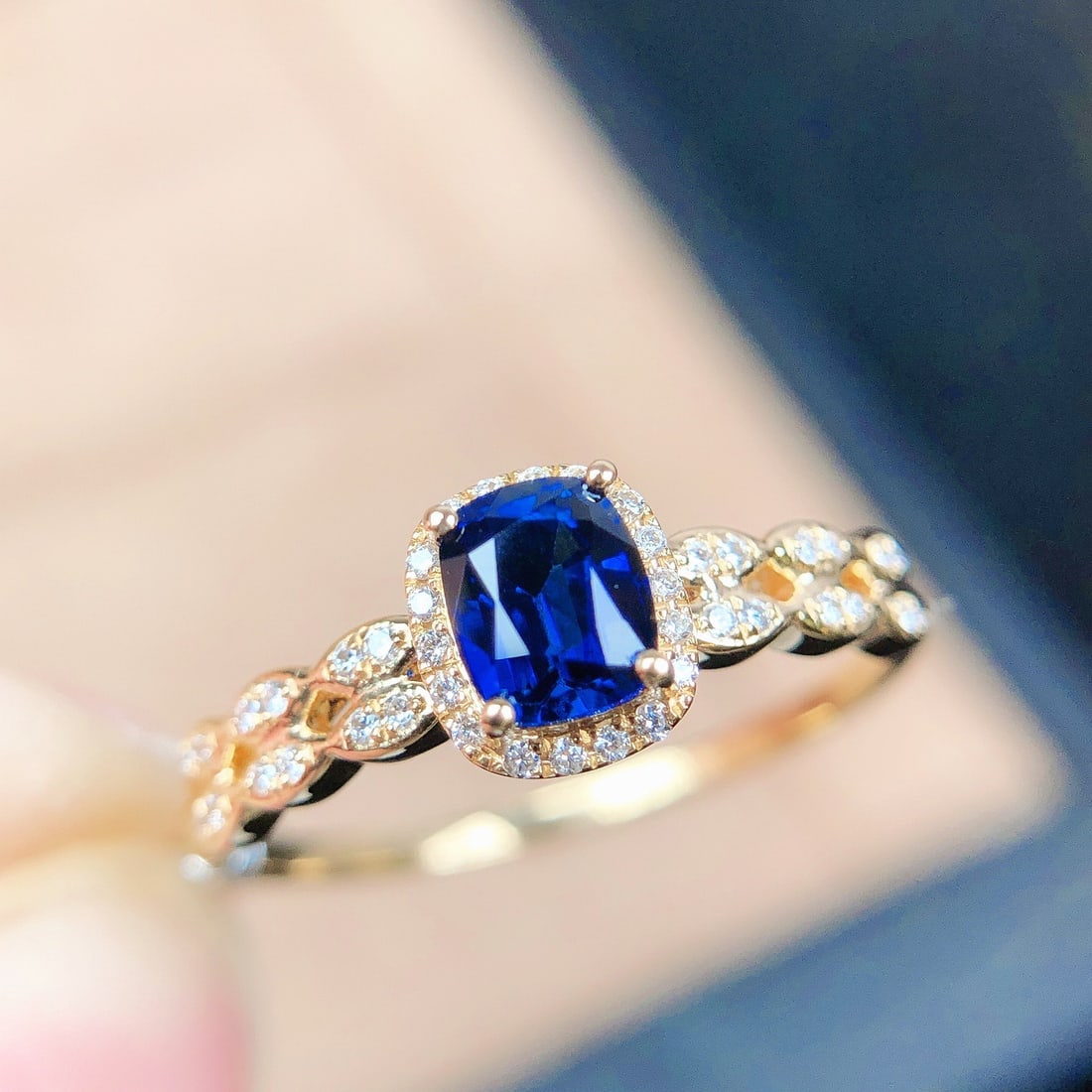 14k Gold 0.77 Ctw Natural Sapphire & Diamond Ring - 4