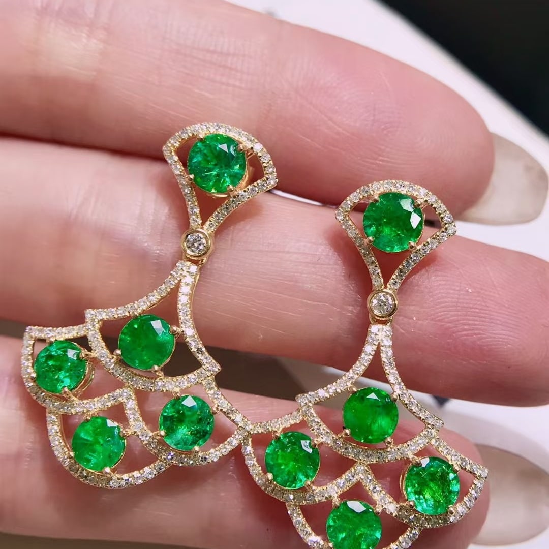 14k Gold 4.34 Ctw Natural Emerald & Diamond Earrings: Ref:231122318 // gold content:14k gold // main gemstone:emerald // shape:round // carat weight:3. 5ct // color:green // treatment:natural // cut grade:g // // adjacent gemstone 2 : diamond // shape:ro