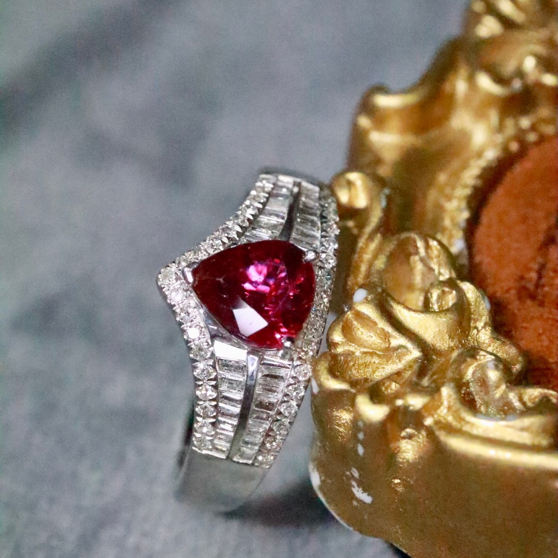 14k Gold 1.39 Ctw Natural Ruby & Diamond Ring: Ref:231122331 // gold content:14k gold // ring size:7. 25us // // main gemstone:ruby // shape:pear // carat weight:1. 01ct // color:red // treatment:natural // // adjacent gemstone 2 : diamond // shap