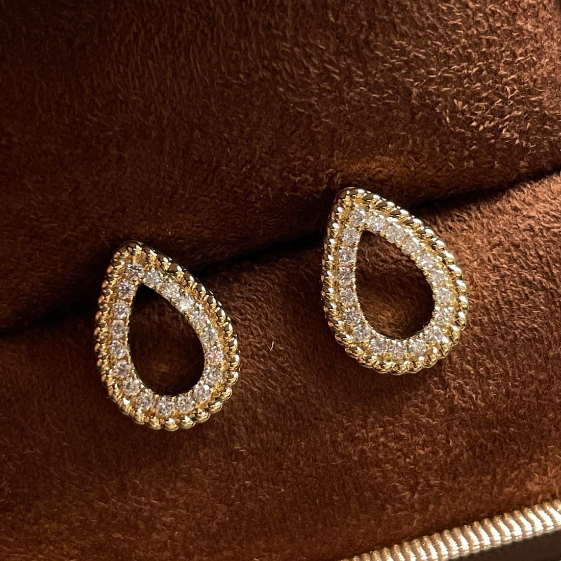 14k Gold 0.38 Ct Natural H Diamond Earrings: Ref:231122332 // gold content:14k gold // main gemstone:diamond // shape:round // carat weight:0. 38ct // clarity grade:vs-si // color:h // treatment:natural // cut grade:g // Condition: NewLow