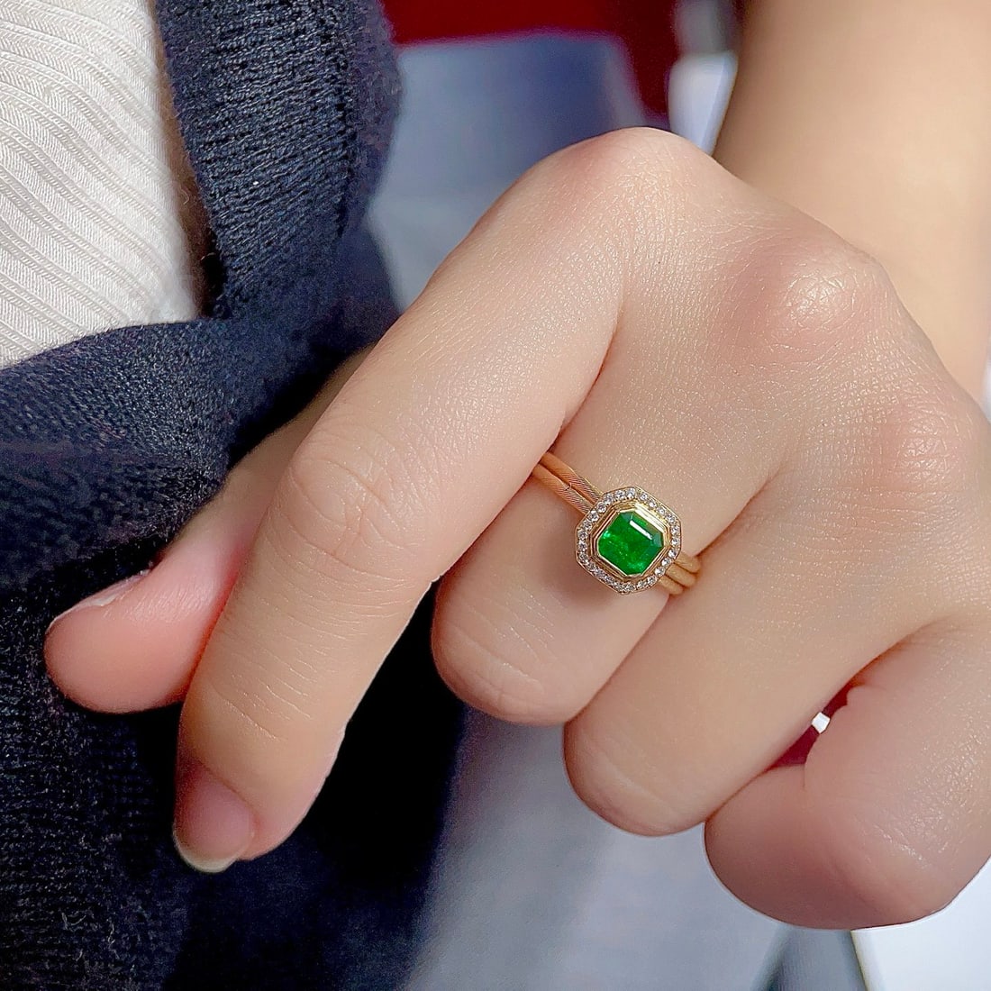 14k Gold 0.90 Ctw Natural Emerald & Diamond Ring - 5