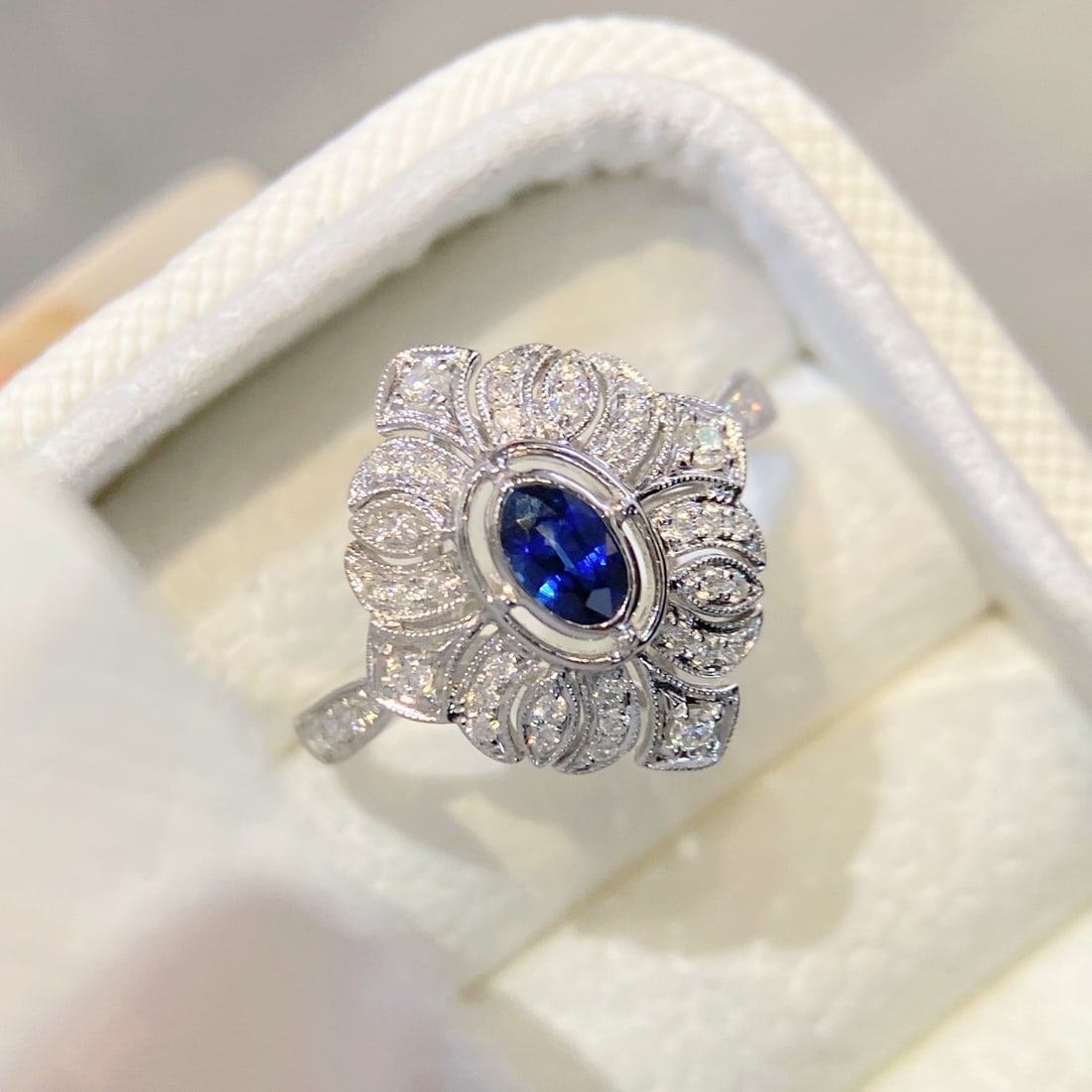 14k Gold 0.58 Ctw Natural Sapphire & Diamond Ring: Ref:231122344 // gold content:14k gold // ring size:7. 25us // // main gemstone:sapphire // shape:oval // carat weight:0. 33ct // color:blue // treatment:natural // // adjacent gemstone 2 : diamond //