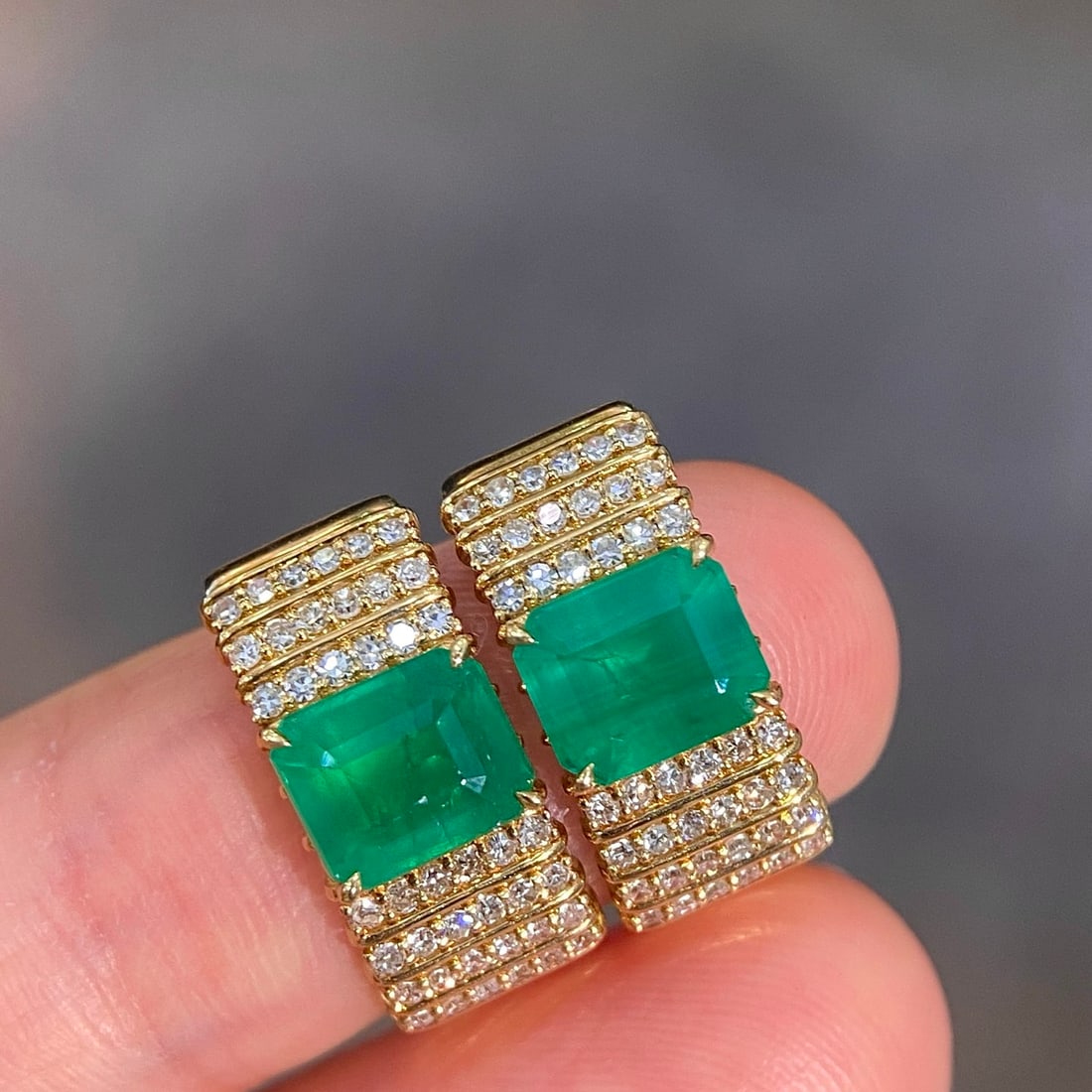 14k Gold 2.93 Ctw Natural Emerald & Diamond Earrings: Ref:231122349 // gold content:14k gold // main gemstone:emerald // shape:octagonal // carat weight:2. 43ct // color:green // treatment:natural // // adjacent gemstone 2 : diamond // shape:round // car