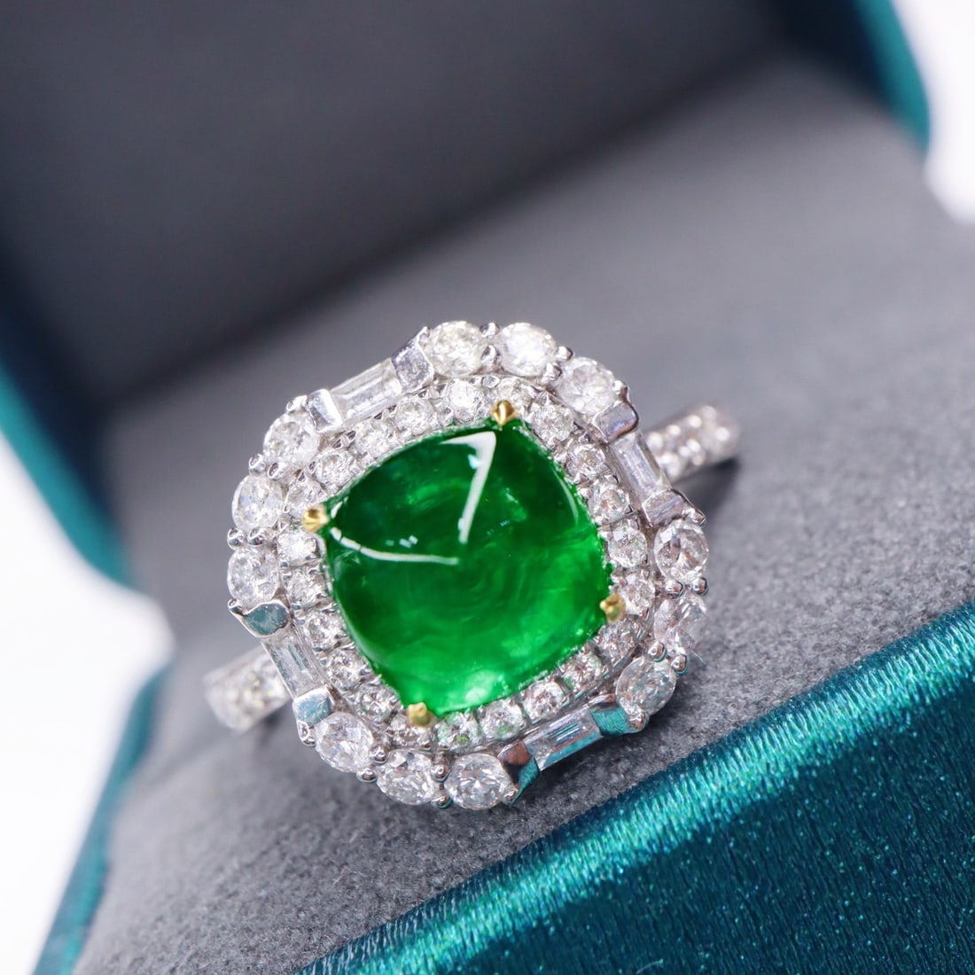 14k Gold 3.13 Ctw Vivid Green Natural Emerald & Diamond Ring - 3