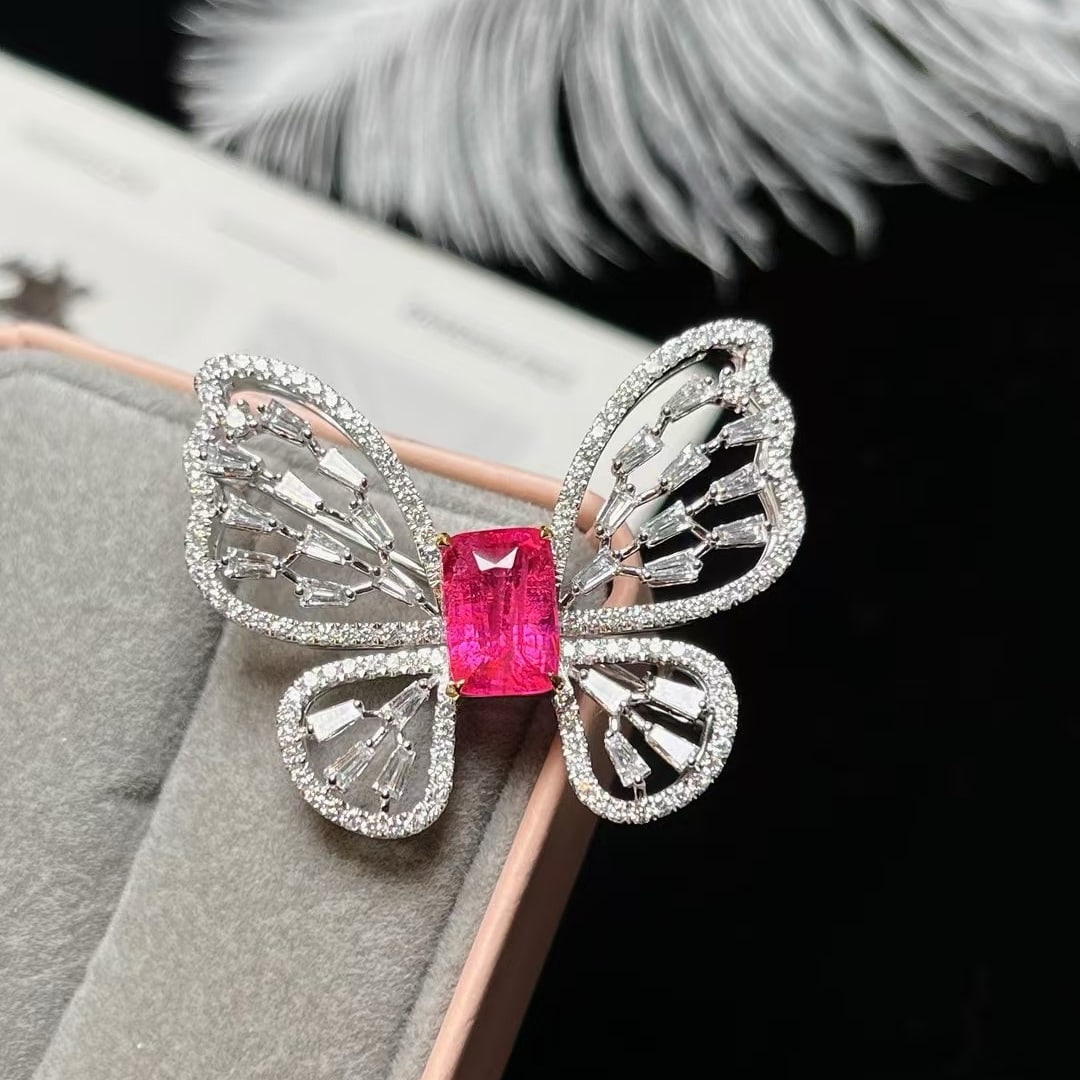 14k Gold 5.03 Ctw Natural Spinel & Diamond & Butterfly Brooch/pendant( Without Chain ): Ref:231122361 // gold content:14k gold // main gemstone:spinel // shape:cushion // carat weight:3. 08ct // color:pink // treatment:natural // // adjacent gemstone 2 : diamond // shape:multiple // cara