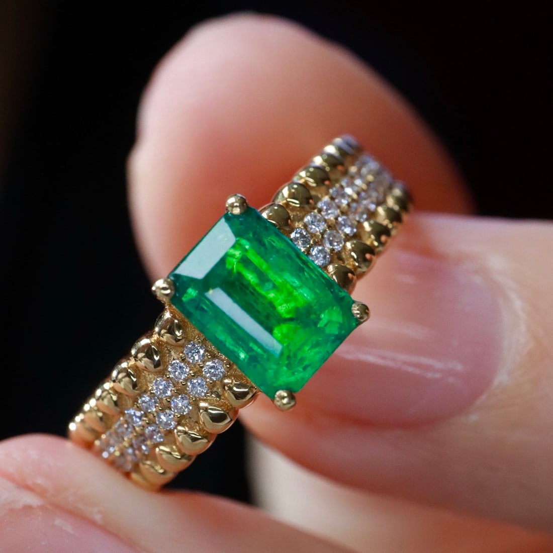 14k Gold 1.35 Ctw Vivid Green Natural Emerald & Diamond Ring - 4