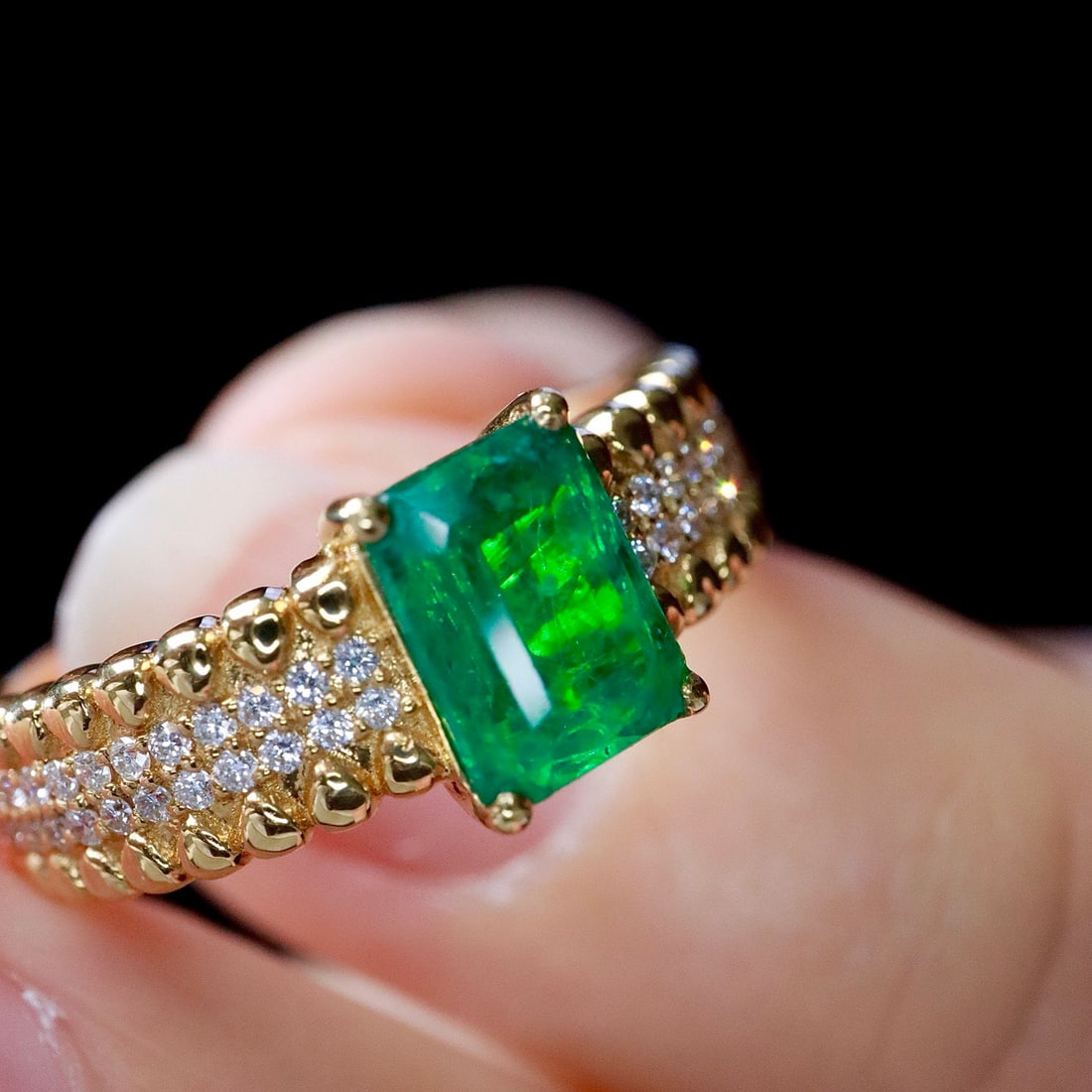 14k Gold 1.35 Ctw Vivid Green Natural Emerald & Diamond Ring - 6