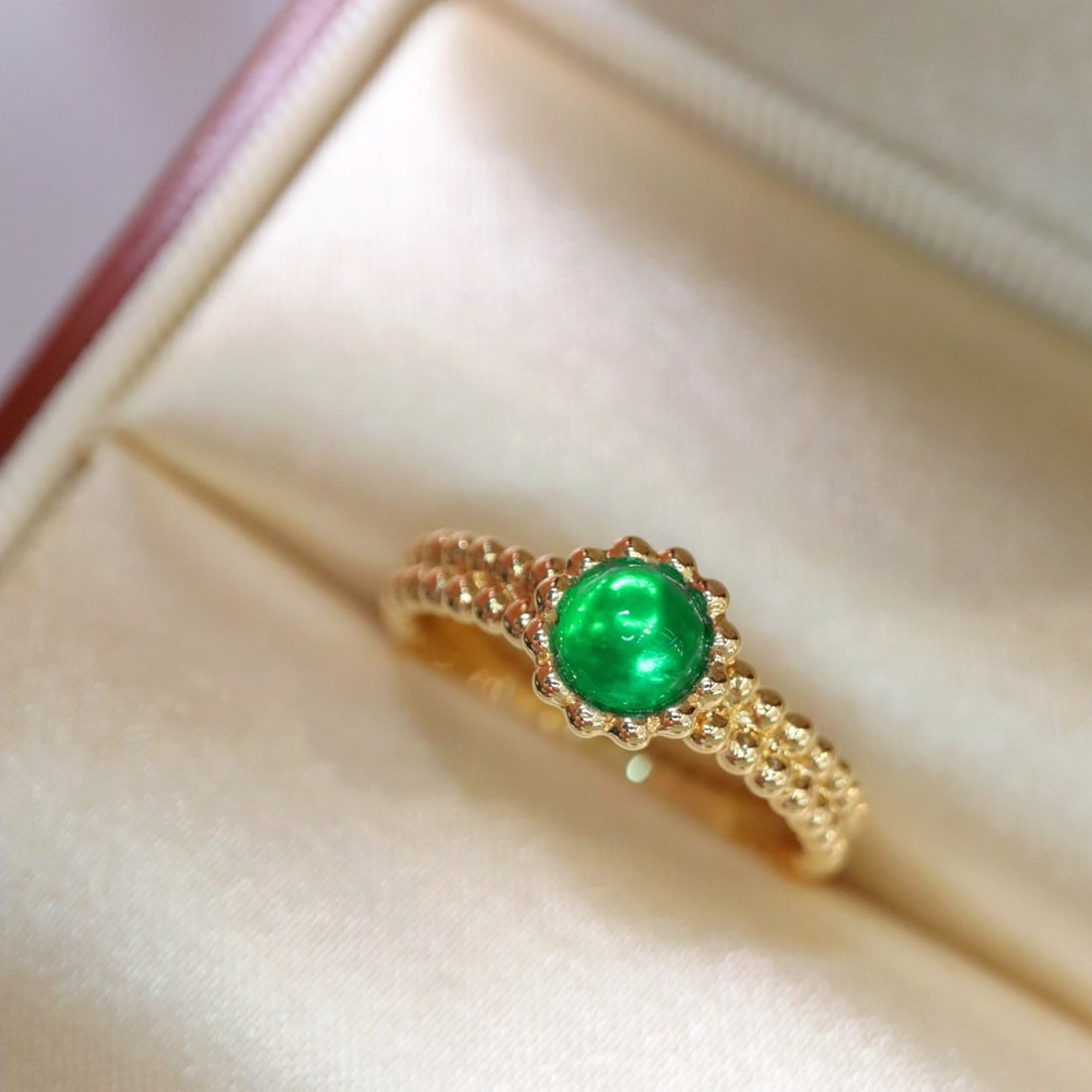 14k Gold 0.50 Ct Vivid Green Natural Emerald Ring - 3