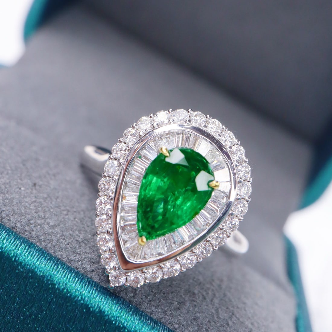 14k Gold 2.62 Ctw Vivid Green Natural Emerald & Diamond Ring/pendant( Without Chain ): Ref:231122372 // gold content:14k gold // ring size:7. 25us // // main gemstone:emerald // shape:pear // carat weight:1. 90ct // color:vivid green // treatment:natural // // adjacent gemstone 2 : diam