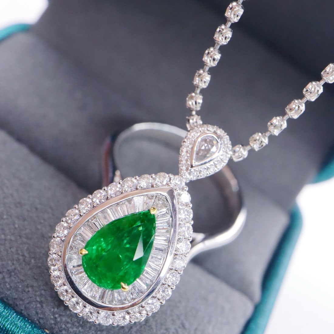 14k Gold 2.62 Ctw Vivid Green Natural Emerald & Diamond Ring/pendant( Without Chain ) - 3