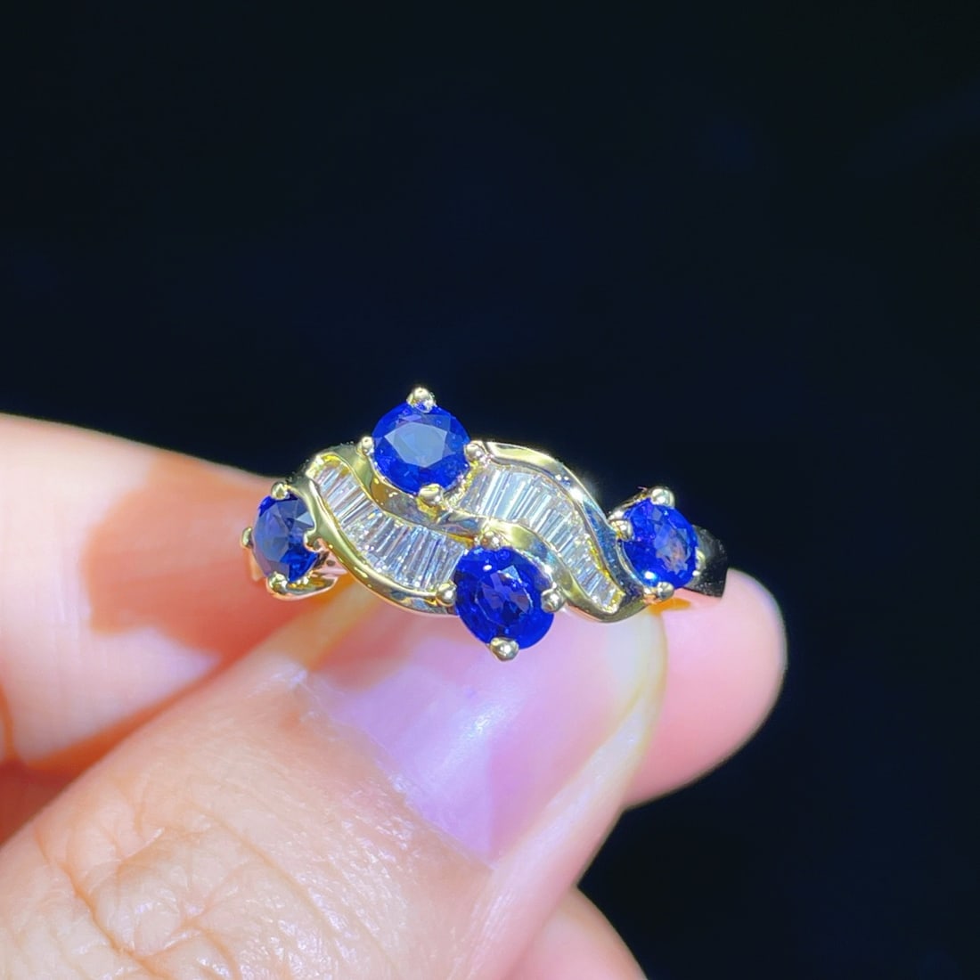 14k Gold 1.26 Ctw Natural Sapphire & Diamond Ring: Ref:231122373 // gold content:14k gold // ring size:7. 25us // // main gemstone:sapphire // shape:oval // carat weight:1. 03ct // color:blue // treatment:natural // // adjacent gemstone 2 : diamond //