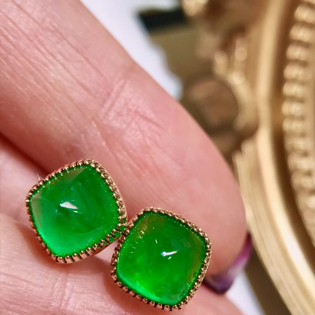 14k Gold 3.9 Ct Natural Emerald Earrings: Ref:231122379 // gold content:14k gold // main gemstone:emerald // shape:sugar-loaf // carat weight:3. 9ct // color:green // treatment:natural // Condition: New Low Estimate: 3800.00 High Estimate: 5