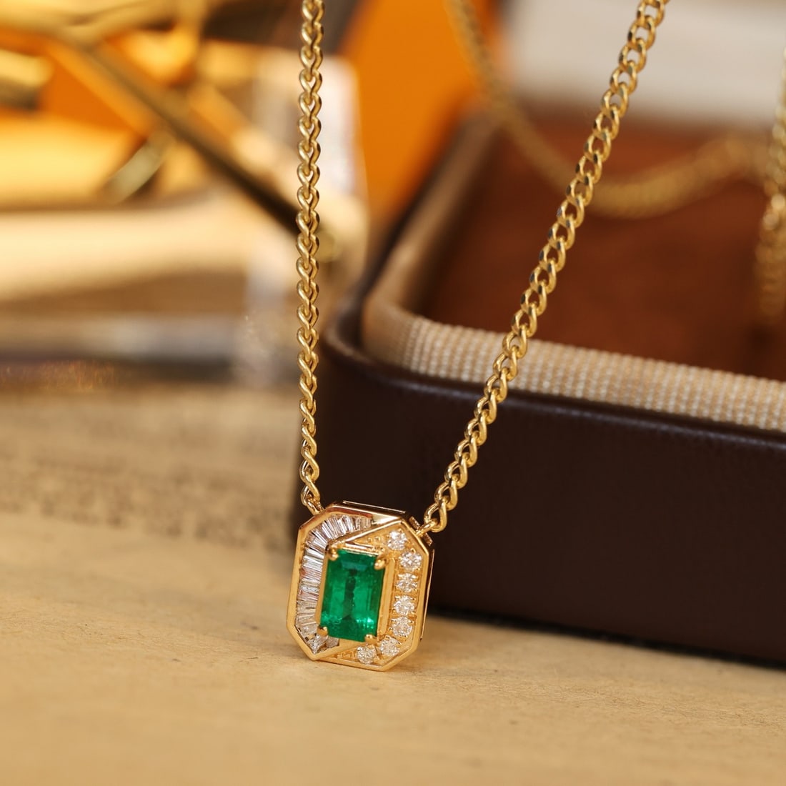 14k Gold 0.71 Ctw Vivid Green Natural Emerald & Diamond Necklace - 6