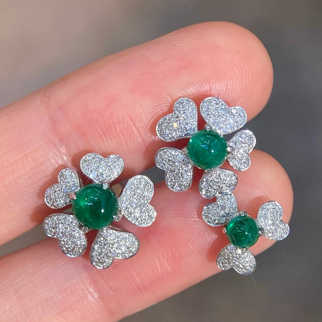 14k Gold 1.75 Ctw Natural Emerald & Diamond Earrings: Ref:231122422 // gold content:14k gold // main gemstone:emerald // shape:round // carat weight:1. 35ct // color:green // treatment:natural // cut grade:g // // adjacent gemstone 2 : diamond // shape:r