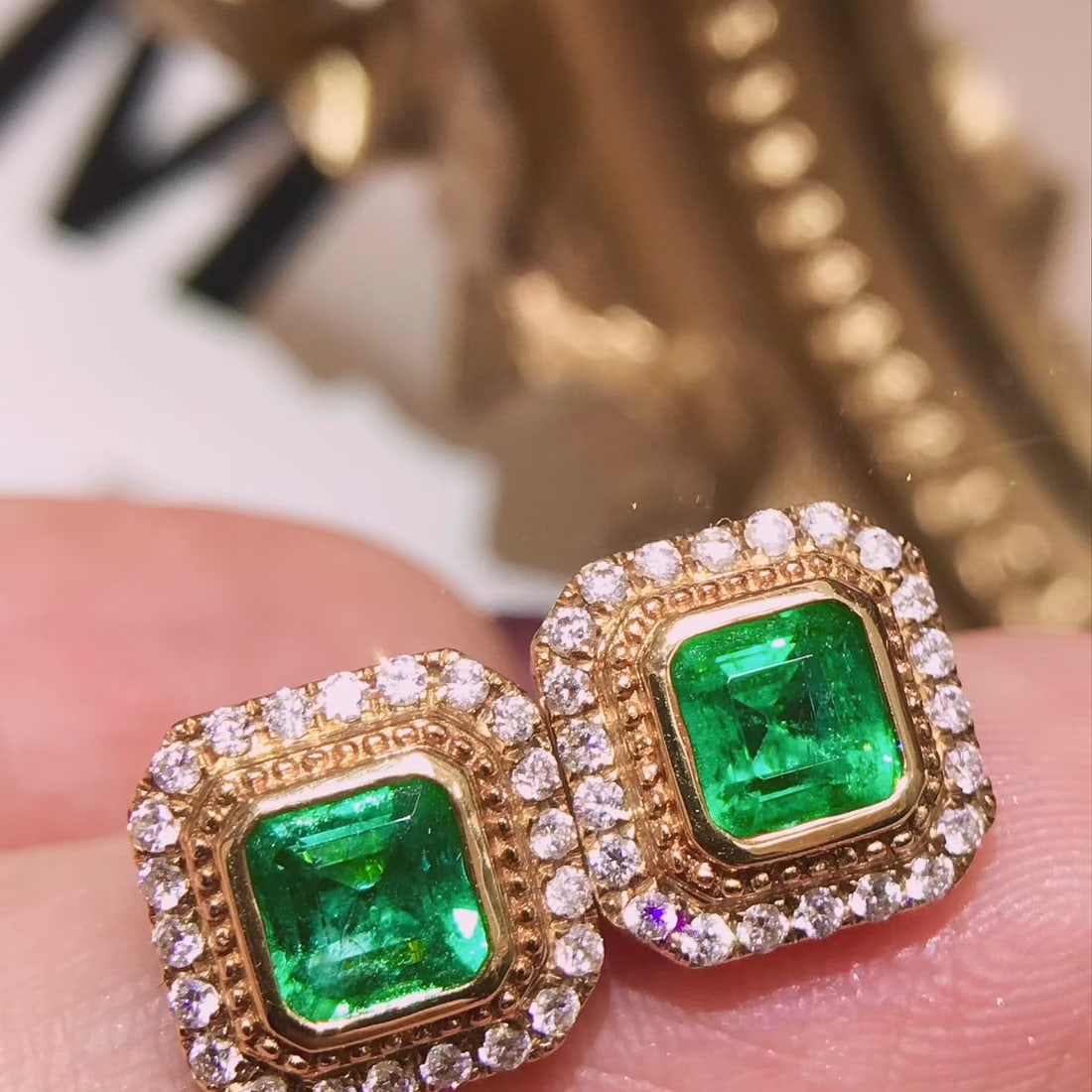14k Gold 2.00 Ctw Vivid Green Natural Emerald & Diamond Earrings: Ref:231122430 // gold content:14k gold // main gemstone:emerald // shape:octagonal // carat weight:1. 55ct // color:vivid green // treatment:natural // // adjacent gemstone 2 : diamond // shape:round