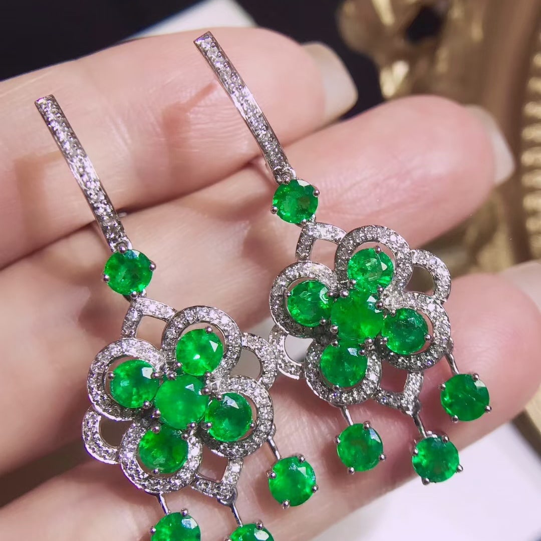 14k Gold 4.85 Ctw Vivid Green Natural Emerald & Diamond Earrings: Ref:231122431 // gold content:14k gold // main gemstone:emerald // shape:round // carat weight:4. 2ct // color:vivid green // treatment:natural // cut grade:g // // adjacent gemstone 2 : diamond // sh