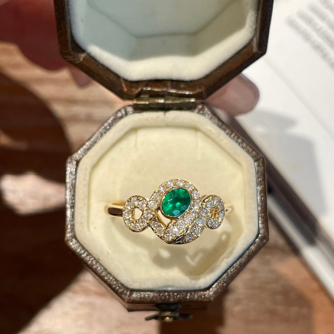 14k Gold 0.24 Ct Vivid Green Natural Emerald & Diamond Ring: Ref:231122440 // gold content:14k gold // ring size:7. 25us // // main gemstone:emerald // shape:oval // carat weight:0. 24ct // color:vivid green // treatment:natural // // adjacent gemstone 2 : diam
