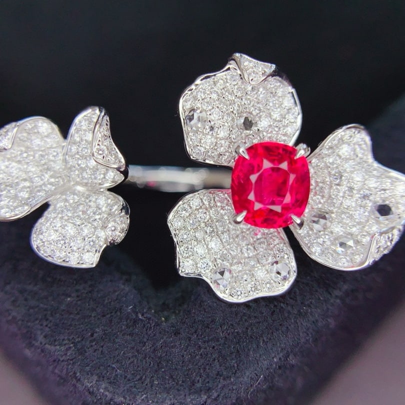 14k Gold 1.31 Ctw Natural Spinel & Diamond Ring: Ref:230960039 // gold content:14k gold // ring size:7. 25us // // main gemstone:spinel // shape:cushion // carat weight:0. 65ct // color:red // treatment:natural // // adjacent gemstone 2 : diamond //