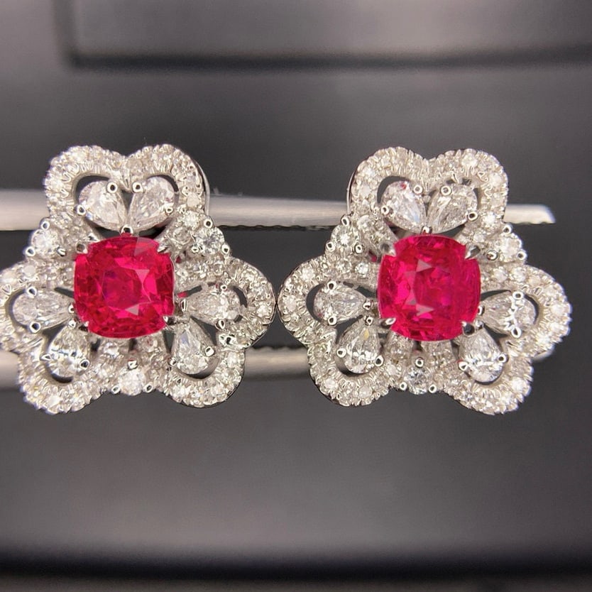 14k Gold 0.75 Ct Natural Spinel & Diamond Earrings: Ref:230960079 // gold content:14k gold // main gemstone:spinel // shape:cushion // carat weight:0. 75ct // color:red // treatment:natural // // adjacent gemstone 2 : diamond // shape:multiply // clari
