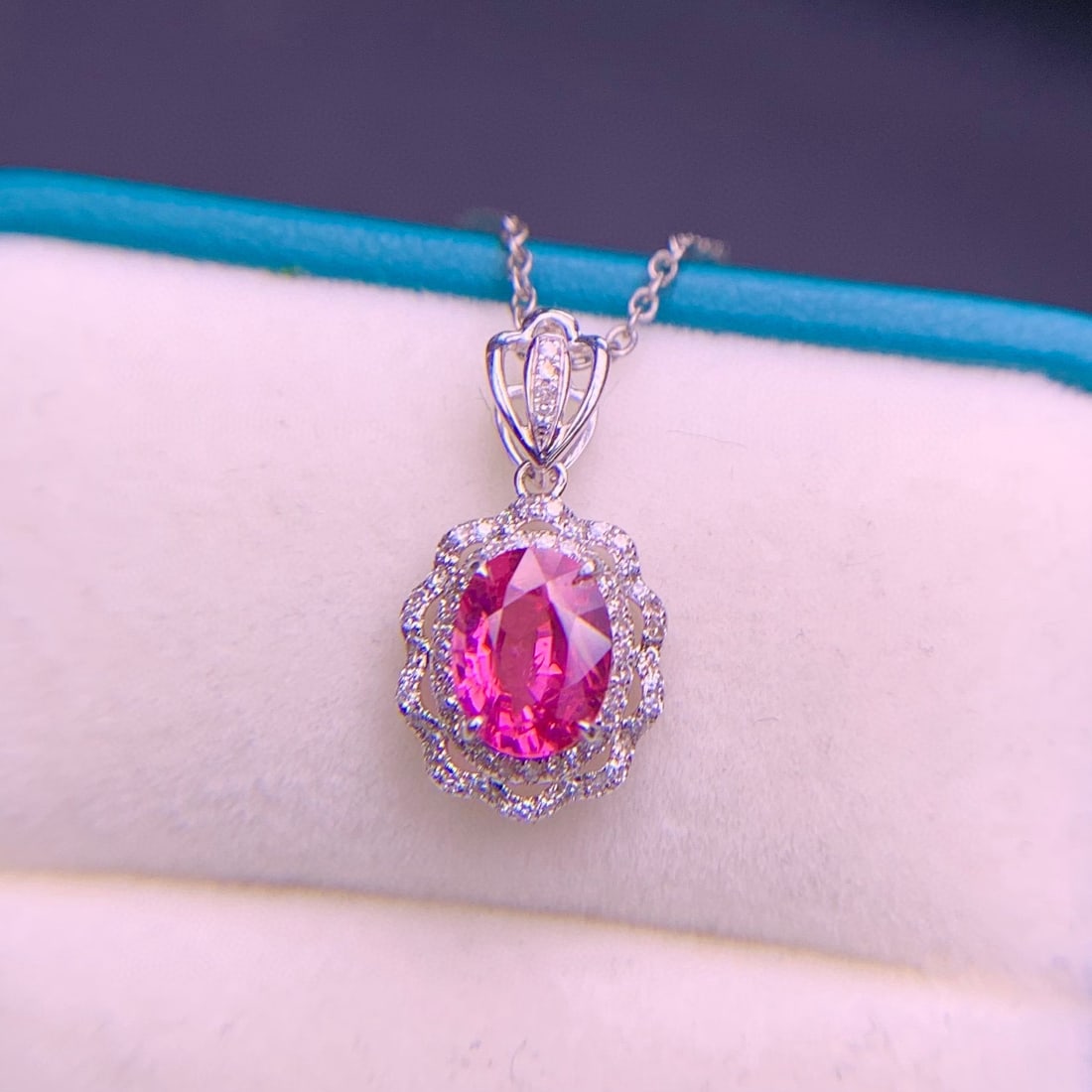 14k Gold 0.93 Ct Natural Spinel & Diamond Pendant( Without Chain ): Ref:230962276 // gold content:14k gold // main gemstone:spinel // shape:oval // carat weight:0. 93ct // color:pink // treatment:natural // // adjacent gemstone 2 : diamond // shape:round // clarity gr