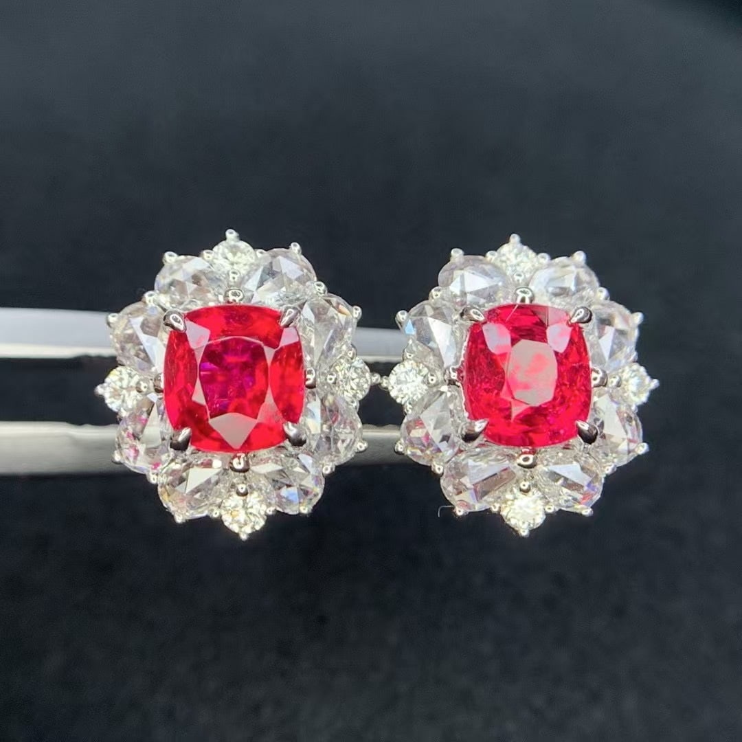 14k Gold 1.46 Ctw Natural Spinel & Diamond Earrings: Ref:230963113 // gold content:14k gold // main gemstone:spinel // shape:cushion // carat weight:0. 8ct // color:red // treatment:natural // // adjacent gemstone 2 : diamond // shape:multiply // carat