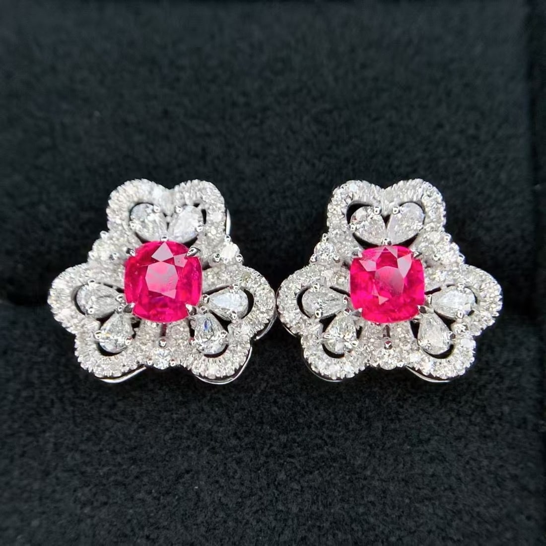 14k Gold 0.75 Ct Natural Spinel & Diamond Earrings: Ref:230963116 // gold content:14k gold // main gemstone:spinel // shape:cushion // carat weight:0. 75ct // color:red // treatment:natural // // adjacent gemstone 2 : diamond // shape:multiply // clari