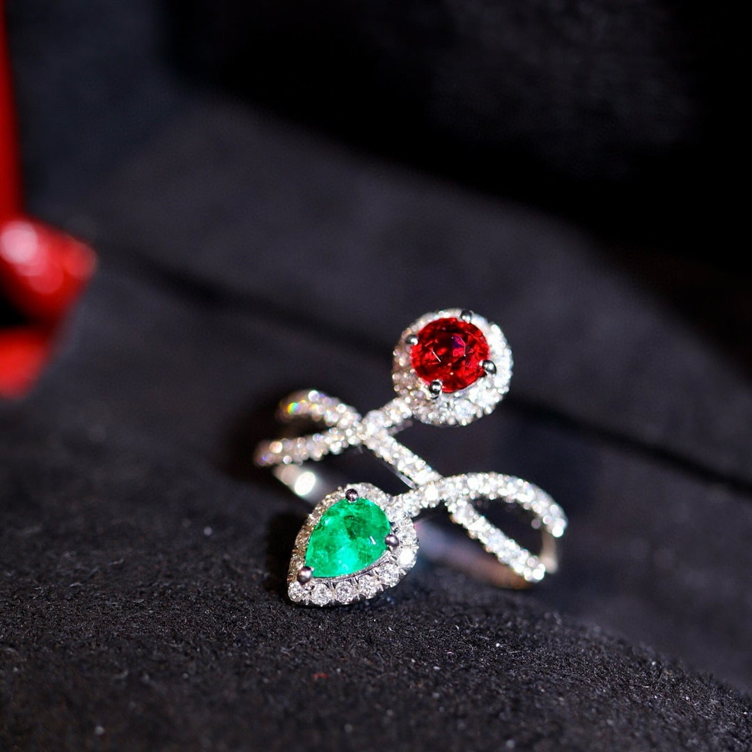 14k Gold 0.73 Ct Natural Emerald & Spinel & Diamond Ring: Ref:230983218 // gold content:14k gold // ring size:7. 25us // // main gemstone:emerald & spinel // shape:pear & round // carat weight:0. 73ct // color:green & red // treatment:natural // // adjacent