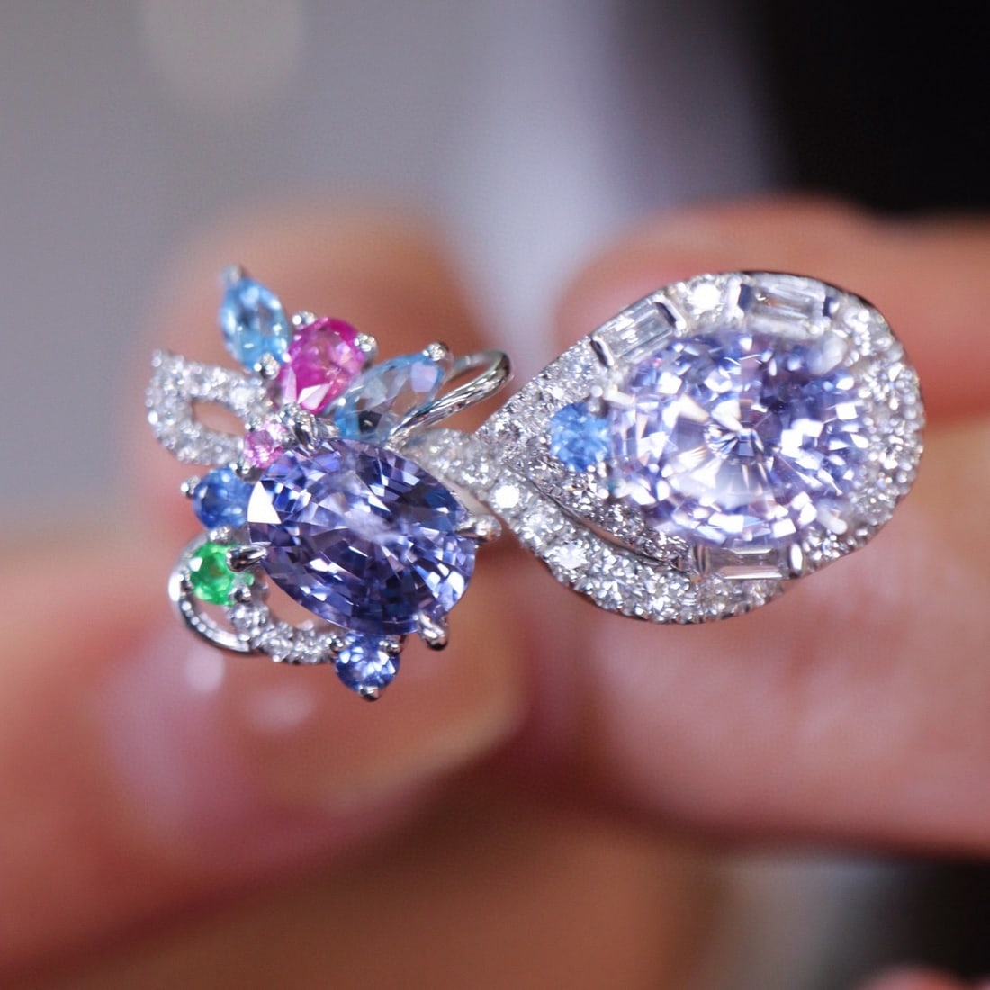 14k Gold 1.95 Ctw Natural Spinel & Diamond Ring: Ref:230985106 // gold content:14k gold // ring size:7. 25us // // main gemstone:spinel // shape:oval // carat weight:1. 68ct // color:lavender color // treatment:natural // // adjacent gemstone 2 : di