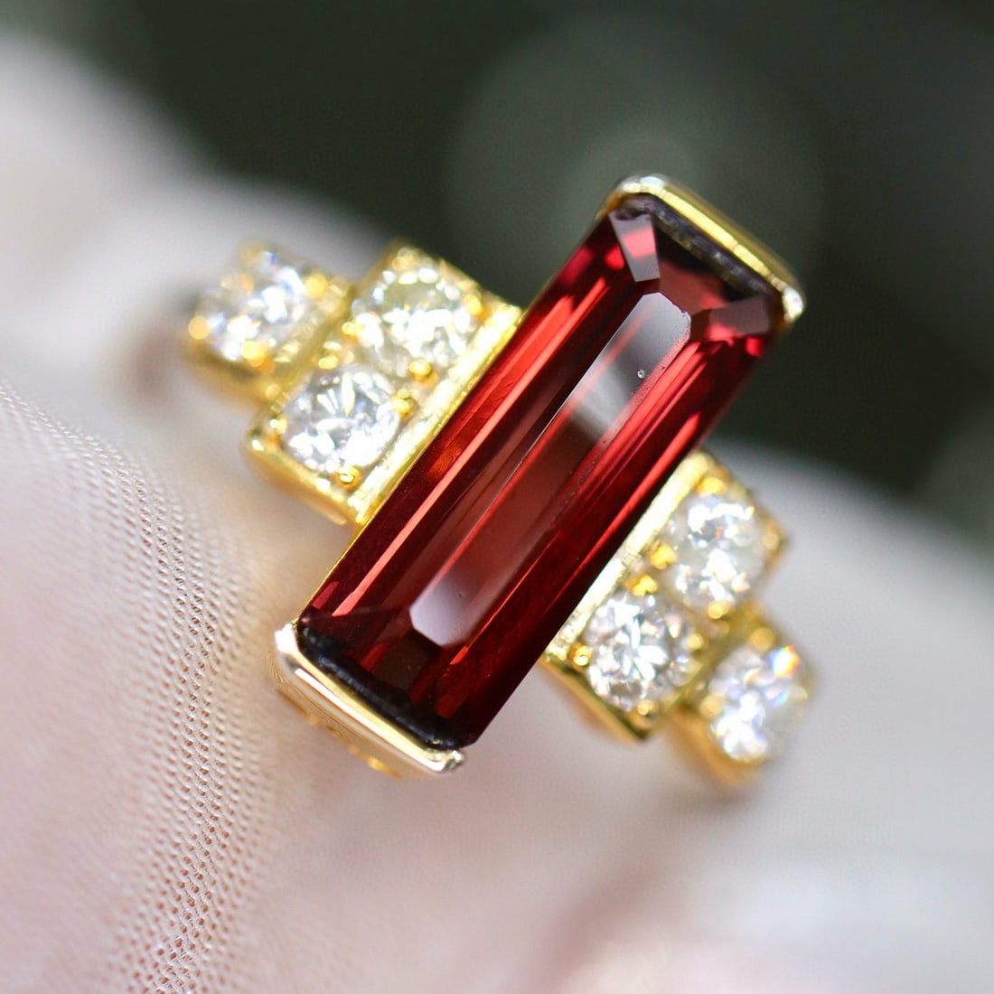 14k Gold 2.15 Ctw Natural Spinel & Diamond Ring: Ref:230987114 // gold content:14k gold // ring size:7. 25us // // main gemstone:spinel // shape:emerald // carat weight:1. 79ct // clarity grade:vs-si // color:red // treatment:natural // cut grade:g