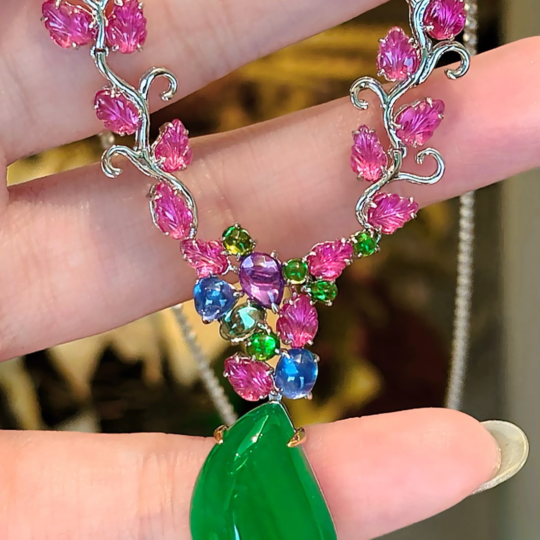 14k Gold 24.7 Ct Vivid Green Natural Emerald & Spinel & Sapphire & Tsavorite & Sapphire Necklace: Ref:230990176 // gold content:14k gold // main gemstone:emerald // shape:multiply // carat weight:24. 7ct // color:vivid green // treatment:natural // // adjacent gemstone 2 : spinel // shape:other //