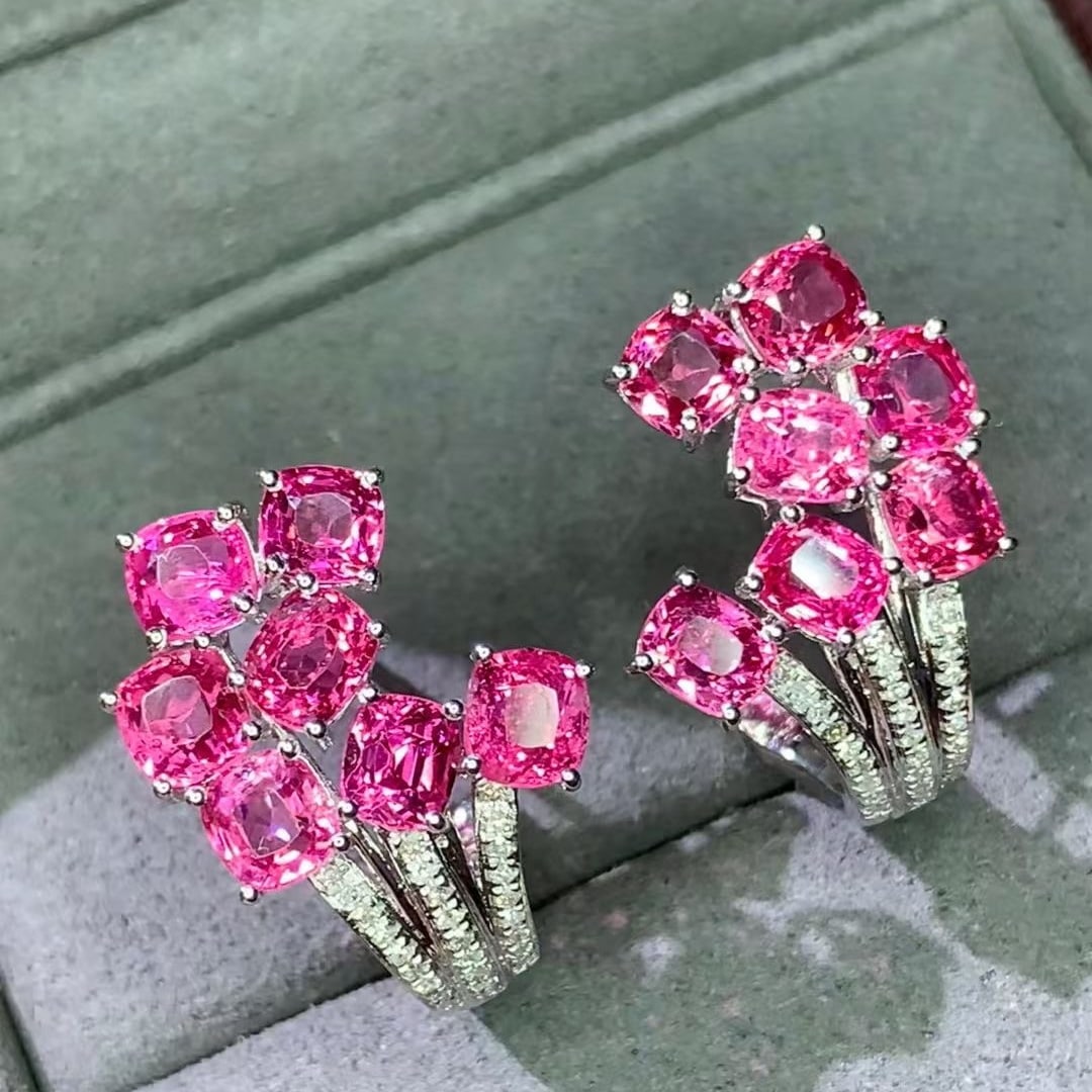 14k Gold 4.52 Ct Natural Spinel & Diamond Earrings: Ref:231008391 // gold content:14k gold // main gemstone:spinel // shape:cushion // carat weight:4. 52ct // color:pink // treatment:natural // // adjacent gemstone 2 : diamond // shape:round // clarity