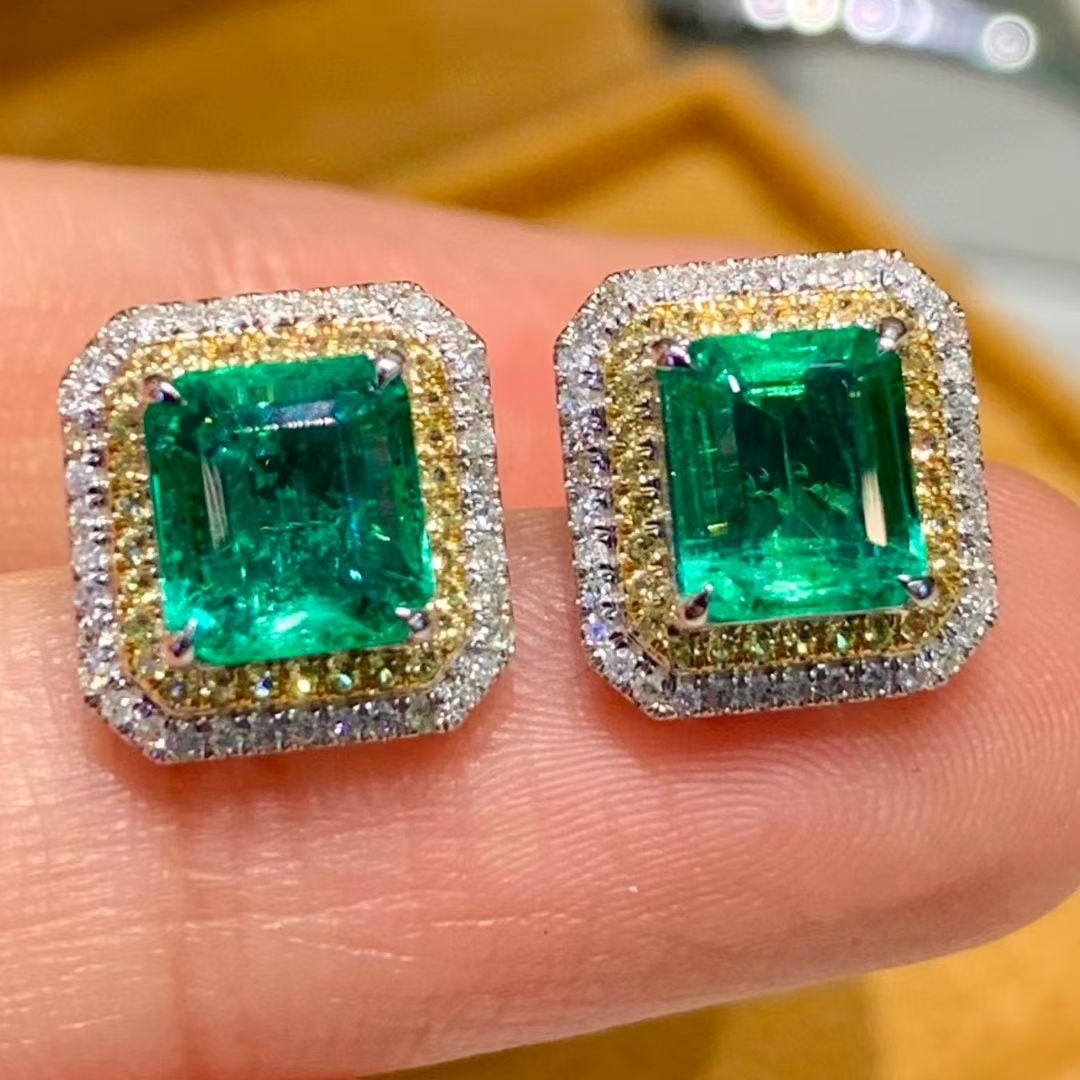 14k Gold 2.1 Ct Natural Emerald & Diamond Earrings - 4