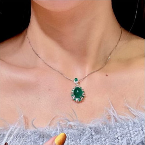14k Gold 6.21 Ctw Natural Emerald & Emerald Pendant( Without Chain ): Ref:231141124 // gold content:14k gold // main gemstone:emerald // shape:oval // carat weight:5. 20ct // color:green // treatment:natural // // adjacent gemstone 2 : emerald // shape:multiple //