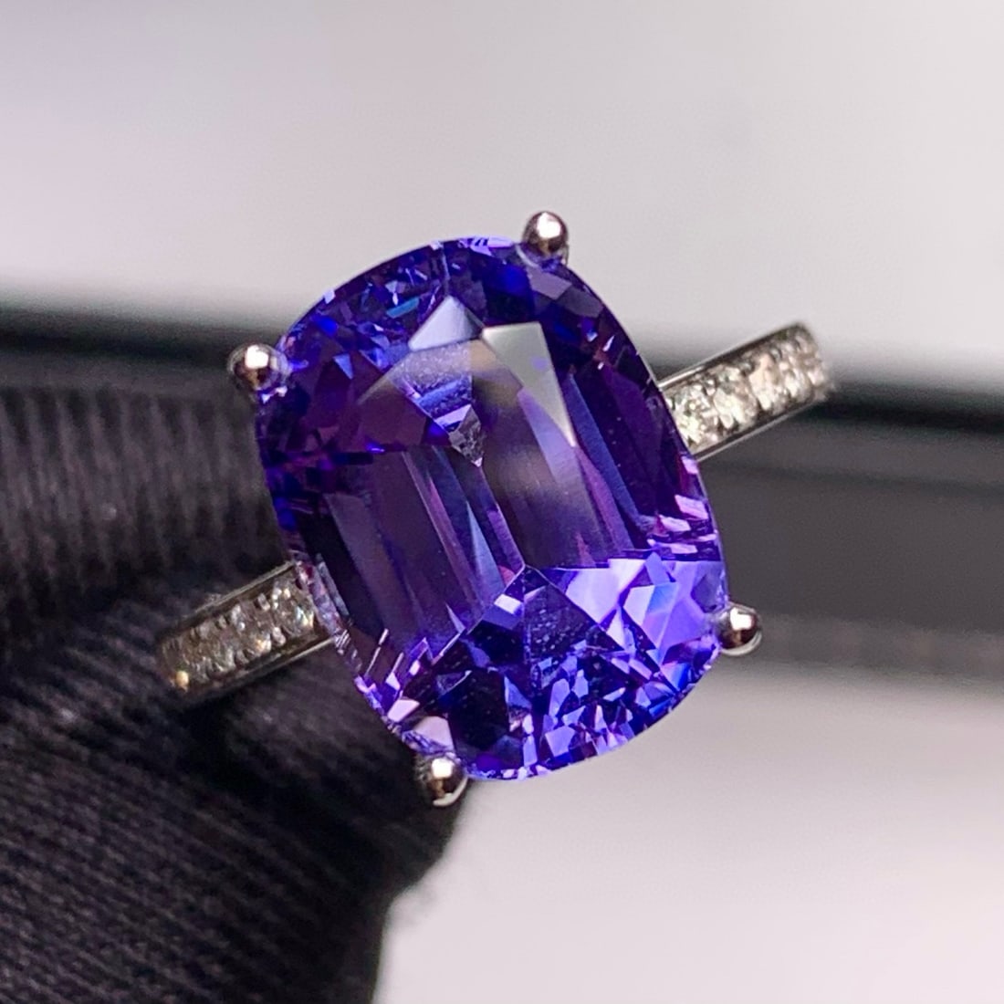 14k Gold 7.5 Ct Natural Tanzanite & Diamond Ring (1 of 7)