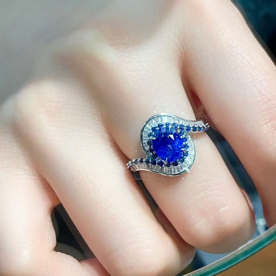 14k Gold 2.3 Ctw Natural Sapphire & Diamond Ring - 4