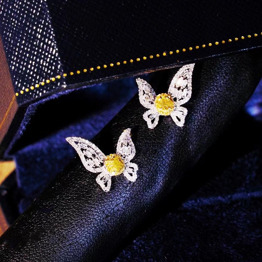 14k Gold 0.86 Ct Natural Color Diamond Earrings - 2