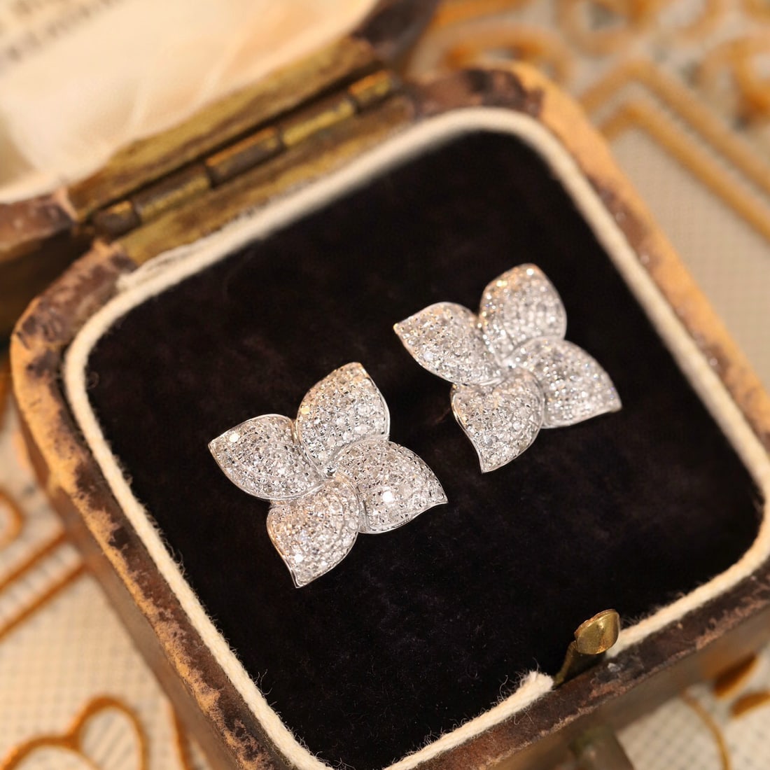 14k Gold 0.6 Ct Natural H Diamond Earrings - 4