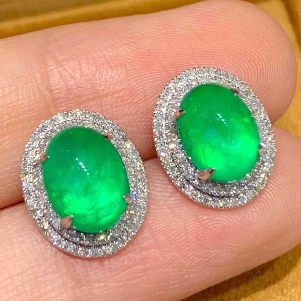 14k Gold 3.8 Ct Natural Emerald & Diamond Earrings: Ref:231141208 // gold content:14k gold // main gemstone:emerald // shape:oval // carat weight:3. 8ct // color:green // treatment:natural // // adjacent gemstone 2 : diamond // shape:round //