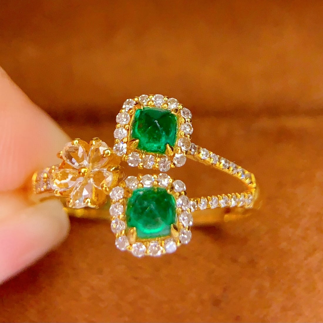 14k Gold 0.8 Ct Natural Emerald & Diamond Ring - 2