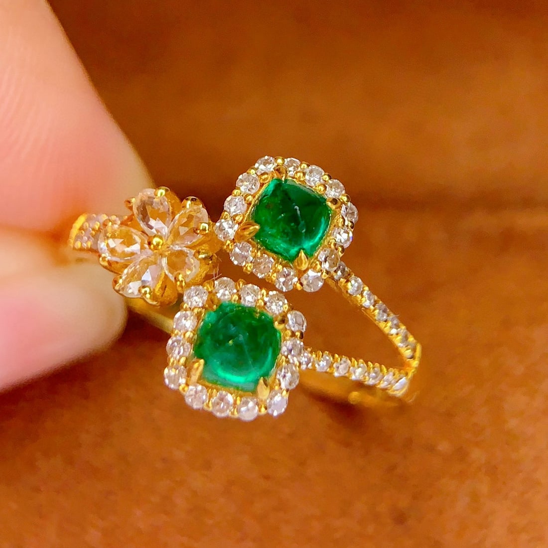 14k Gold 0.8 Ct Natural Emerald & Diamond Ring - 4