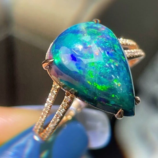 14k Gold 3.1 Ct Natural Opal & Diamond Ring: Ref:231141221 // gold content:14k gold // ring size:7. 25us // // main gemstone:opal // shape:pear // carat weight:3. 1ct // color:color // treatment:natural // // adjacent gemstone 2 : diamond //