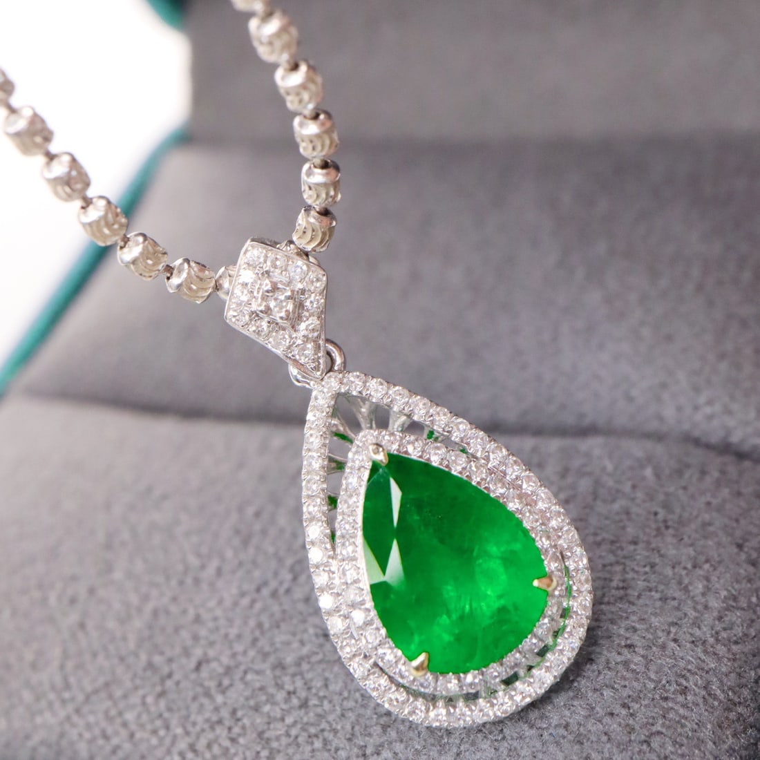 14k Gold 2.12 Ctw Vivid Green Natural Emerald & Diamond Pendant( Without Chain ) - 4