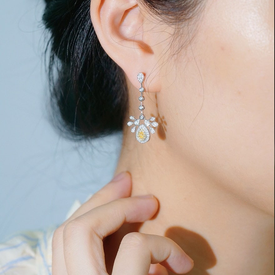 14k Gold 0.8 Ct Natural Color Diamond Earrings - 2